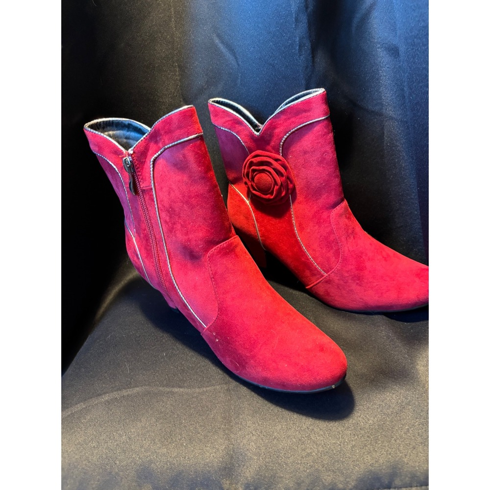 Softwear Cecilia Red‎ Faux Suede Rosette Ankle Boots Kitten Heel Wide Width 7.5W